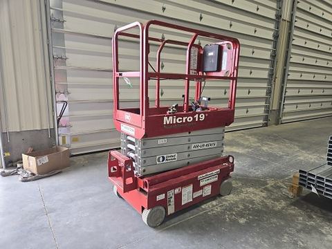 2019 MEC MICRO 19 Scissor Lift 18-19' Electric 60" Length
