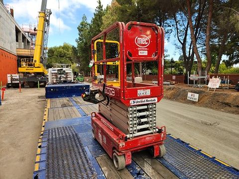 2019 MEC MICRO 19 Scissor Lift 18-19' Electric 60" Length