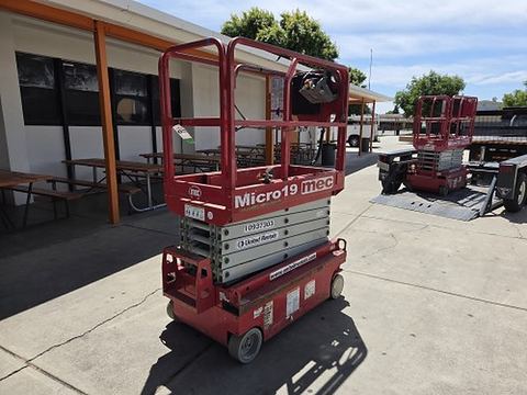 2019 MEC MICRO 19 Scissor Lift 18-19' Electric 60" Length