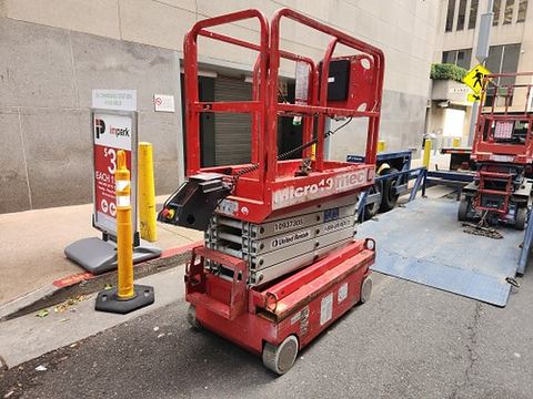 2019 MEC MICRO 19 Scissor Lift 18-19' Electric 60" Length