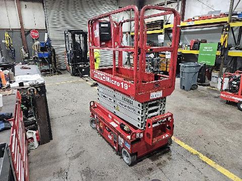 2019 MEC MICRO 19 Scissor Lift 18-19' Electric 60" Length