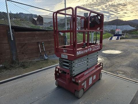 2019 MEC MICRO 19 Scissor Lift 18-19' Electric 60" Length