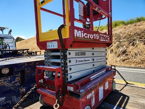 2019 MEC MICRO 19 Scissor Lift 18-19' Electric 60" Length