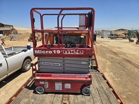 2019 MEC MICRO 19 Scissor Lift 18-19' Electric 60" Length