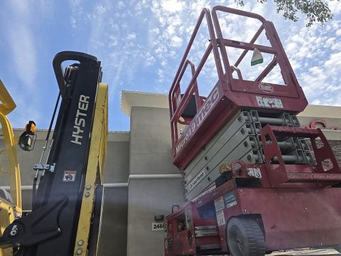 2019 MEC MICRO 19 Scissor Lift 18-19' Electric 60" Length