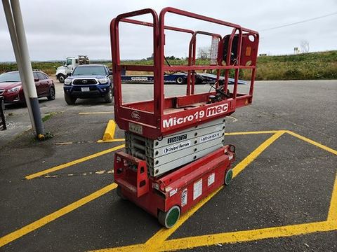 2019 MEC MICRO 19 Scissor Lift 18-19' Electric 60" Length