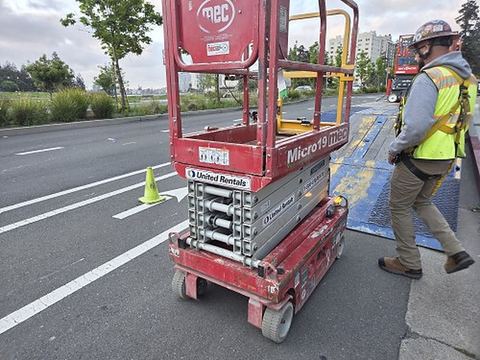 2019 MEC MICRO 19 Scissor Lift 18-19' Electric 60" Length