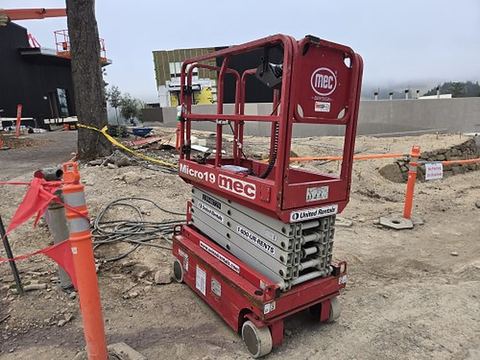 2019 MEC MICRO 19 Scissor Lift 18-19' Electric 60" Length