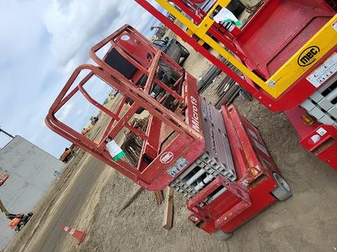 2019 MEC MICRO 19 Scissor Lift 18-19' Electric 60" Length