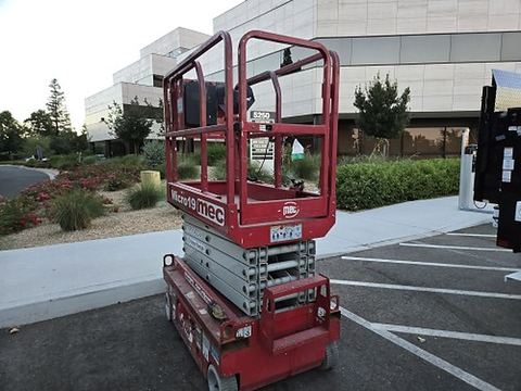 2019 MEC MICRO 19 Scissor Lift 18-19' Electric 60" Length