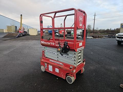 2019 MEC MICRO 19 Scissor Lift 18-19' Electric 60" Length
