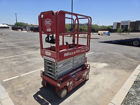 2019 MEC MICRO 19 Scissor Lift 18-19' Electric 60" Length