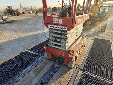 2019 MEC MICRO 19 Scissor Lift 18-19' Electric 60" Length