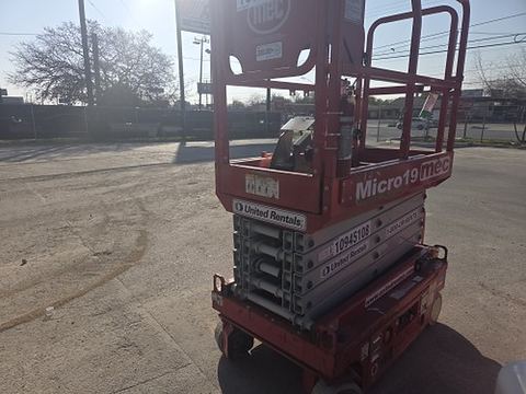 2019 MEC MICRO 19 Scissor Lift 18-19' Electric 60" Length