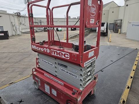 2019 MEC MICRO 19 Scissor Lift 18-19' Electric 60" Length