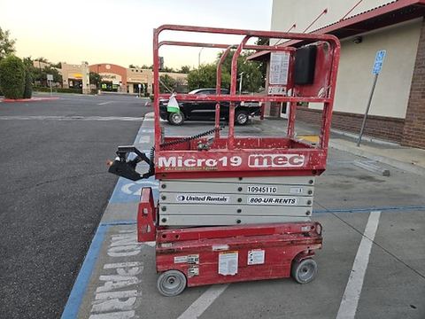 2019 MEC MICRO 19 Scissor Lift 18-19' Electric 60" Length