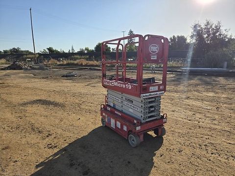 2019 MEC MICRO 19 Scissor Lift 18-19' Electric 60" Length