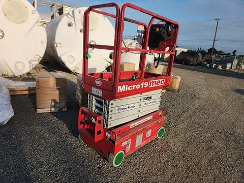 2019 MEC MICRO 19 Scissor Lift 18-19' Electric 60" Length