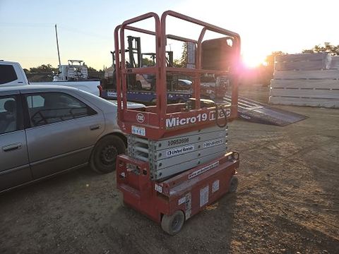 2019 MEC MICRO 19 Scissor Lift 18-19' Electric 60" Length