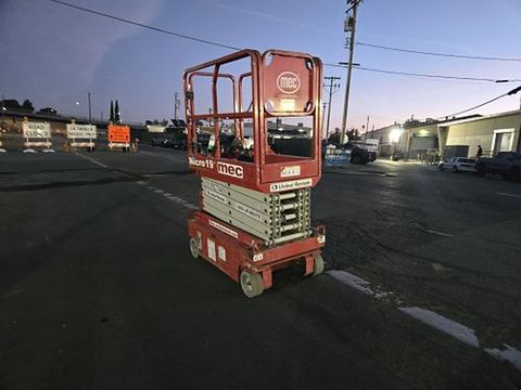 2019 MEC MICRO 19 Scissor Lift 18-19' Electric 60" Length