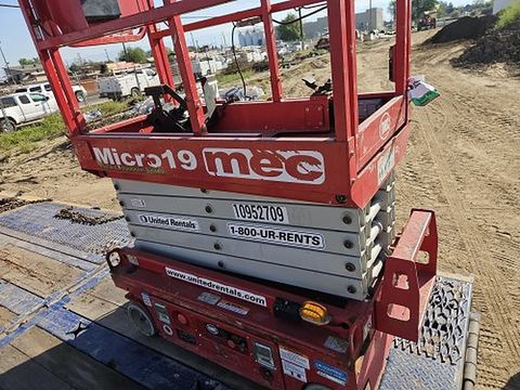 2019 MEC MICRO 19 Scissor Lift 18-19' Electric 60" Length