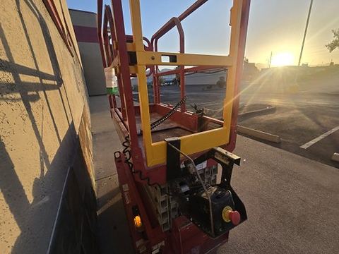 2019 MEC MICRO 19 Scissor Lift 18-19' Electric 60" Length