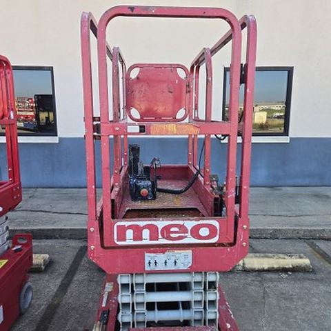 2019 MEC MICRO 19 Scissor Lift 18-19' Electric 60" Length
