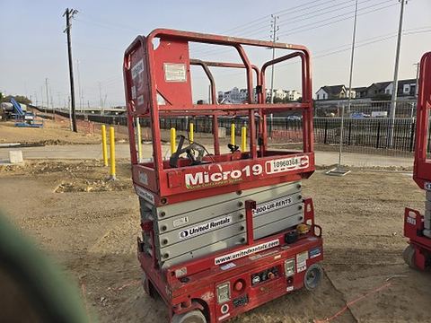 2019 MEC MICRO 19 Scissor Lift 18-19' Electric 60" Length