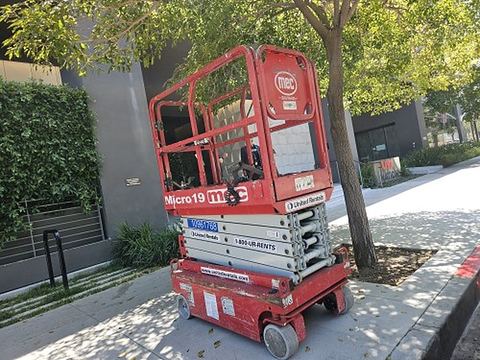 2019 MEC MICRO 19 Scissor Lift 18-19' Electric 60" Length
