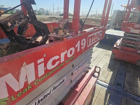 2019 MEC MICRO 19 Scissor Lift 18-19' Electric 60" Length