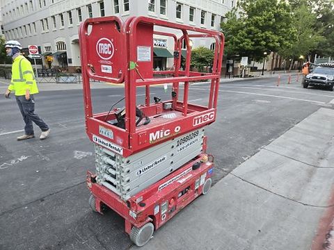 2019 MEC MICRO 19 Scissor Lift 18-19' Electric 60" Length