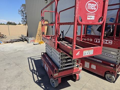 2019 MEC MICRO 19 Scissor Lift 18-19' Electric 60" Length