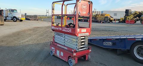 2019 MEC MICRO 19 Scissor Lift 18-19' Electric 60" Length