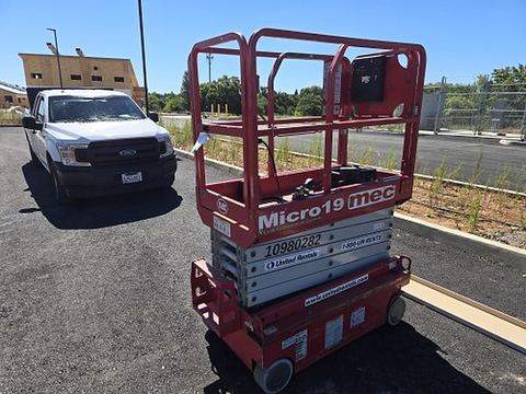 2019 MEC MICRO 19 Scissor Lift 18-19' Electric 60" Length