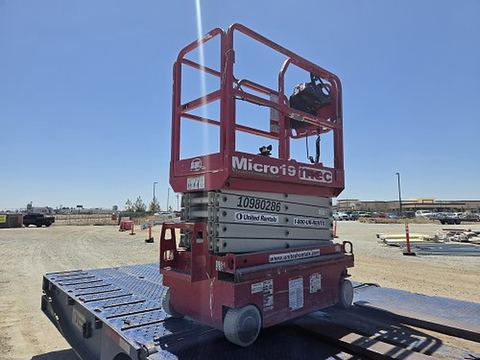 2019 MEC MICRO 19 Scissor Lift 18-19' Electric 60" Length