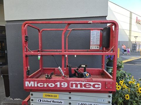 2019 MEC MICRO 19 Scissor Lift 18-19' Electric 60" Length