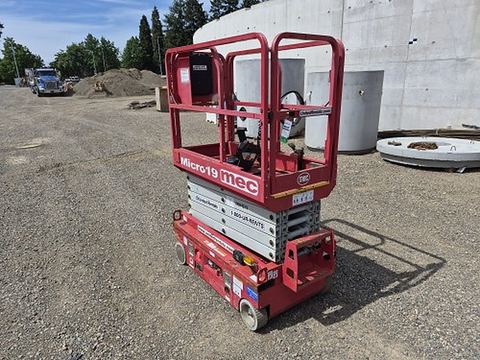 2019 MEC MICRO 19 Scissor Lift 18-19' Electric 60" Length
