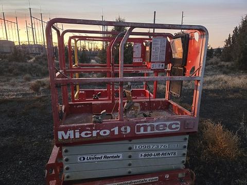 2019 MEC MICRO 19 Scissor Lift 18-19' Electric 60" Length