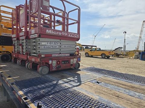 2019 MEC MICRO 19 Scissor Lift 18-19' Electric 60" Length