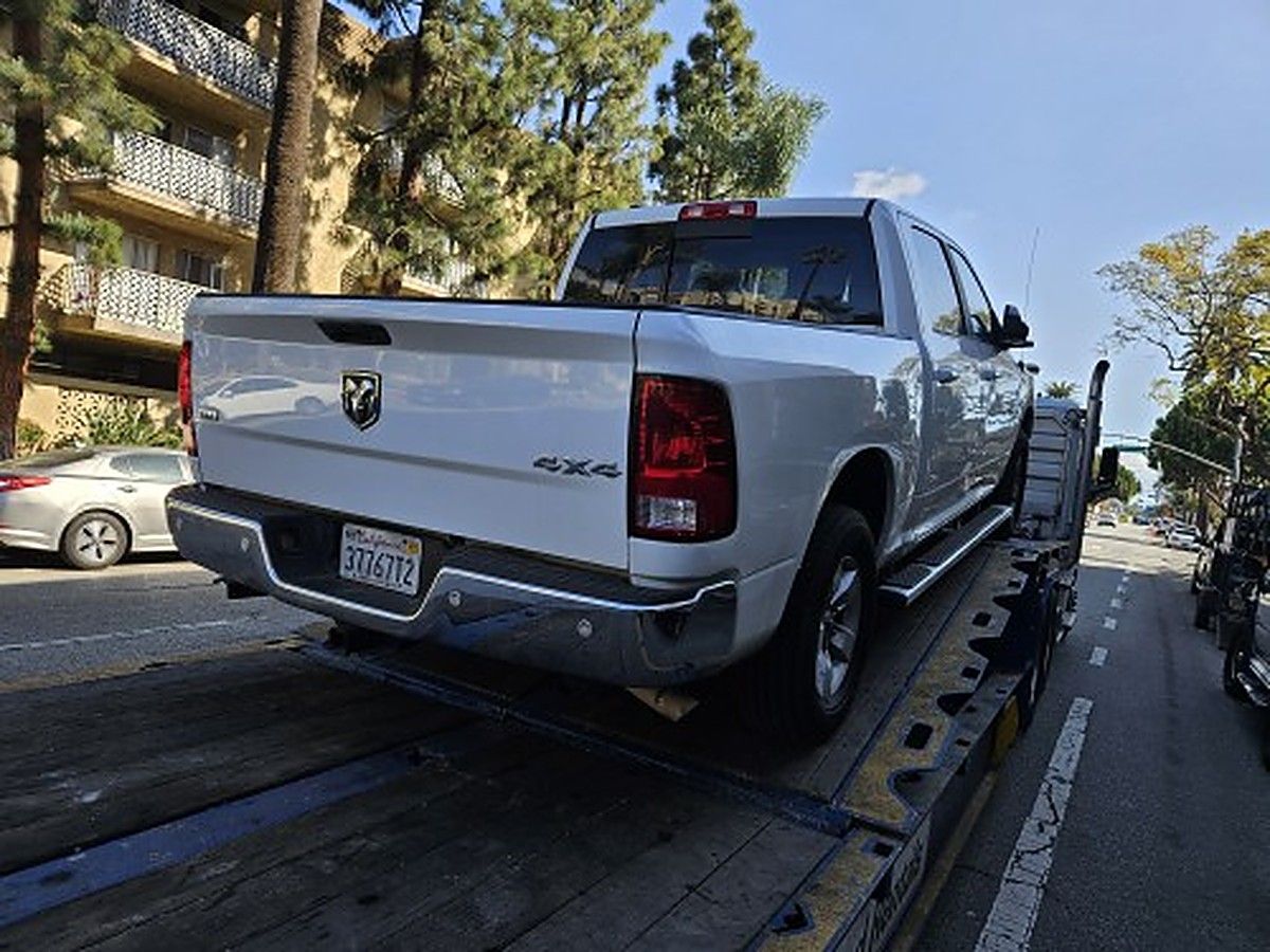 RAM 1500CREWSLTG4WD photo 2