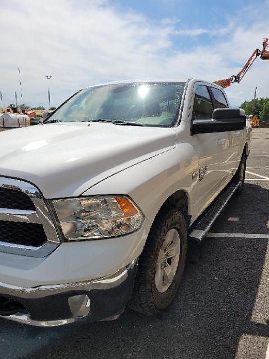 RAM 1500CREWSLTG4WD photo 3