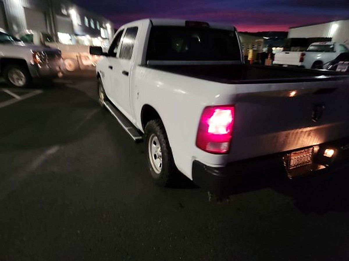 RAM 1500CREWSTG4WD photo 8