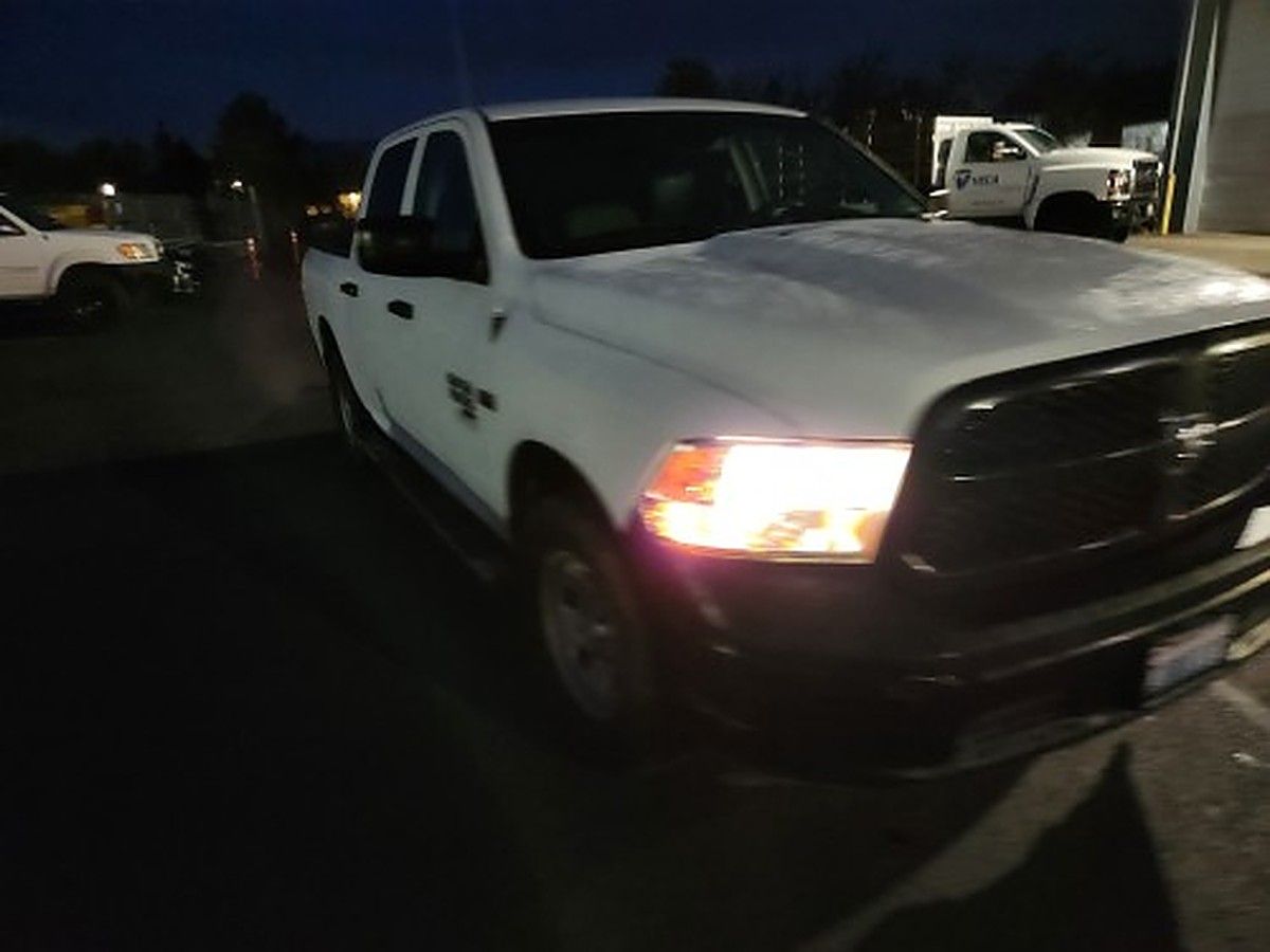 RAM 1500CREWSTG4WD photo 9