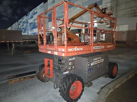 2019 SKYJACK SJ6826RT Scissor Lift 25-27' Ic 4Wd
