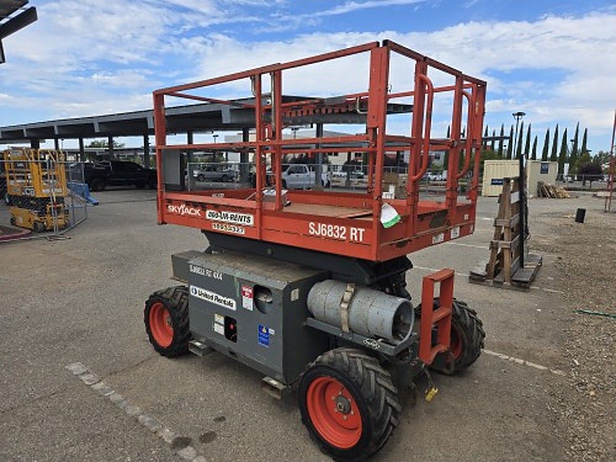 SKYJACK SJ6832RT photo 2