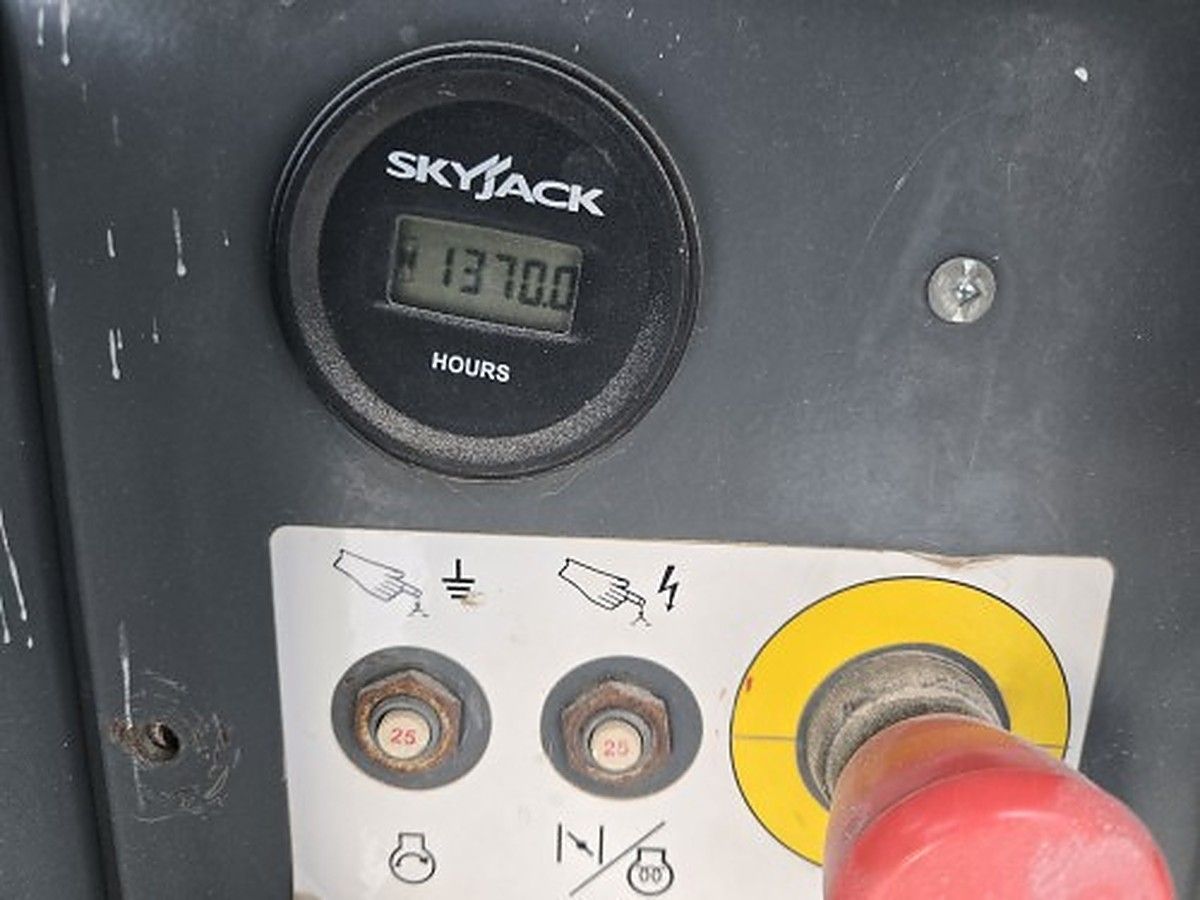 SKYJACK SJ6832RT photo 10
