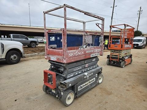 2019 SKYJACK SJIII3219 Scissor Lift 19' Electric