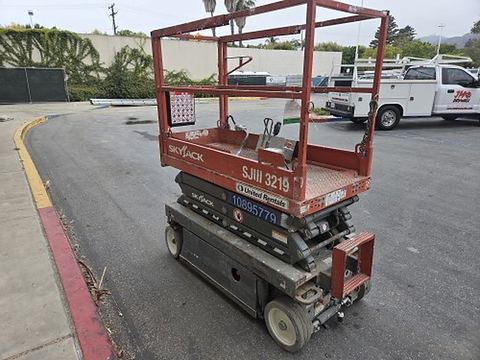 2019 SKYJACK SJIII3219 Scissor Lift 19' Electric