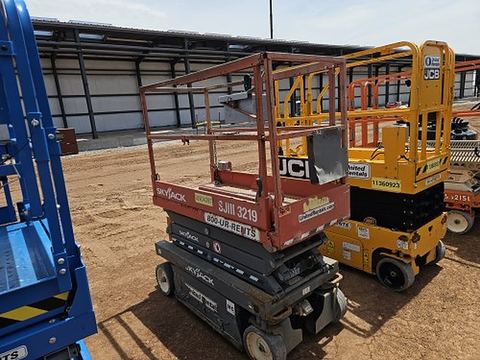 2019 SKYJACK SJIII3219 Scissor Lift 19' Electric