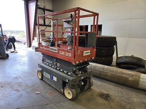 2019 SKYJACK SJIII3219 Scissor Lift 19' Electric
